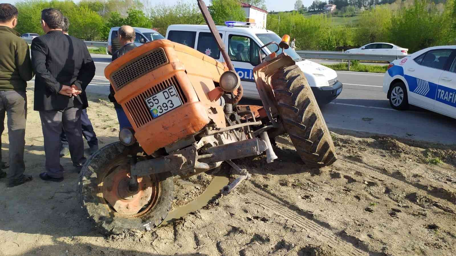 Samsun'da otomobil ile traktör çarpıştı: 4 yaralı
