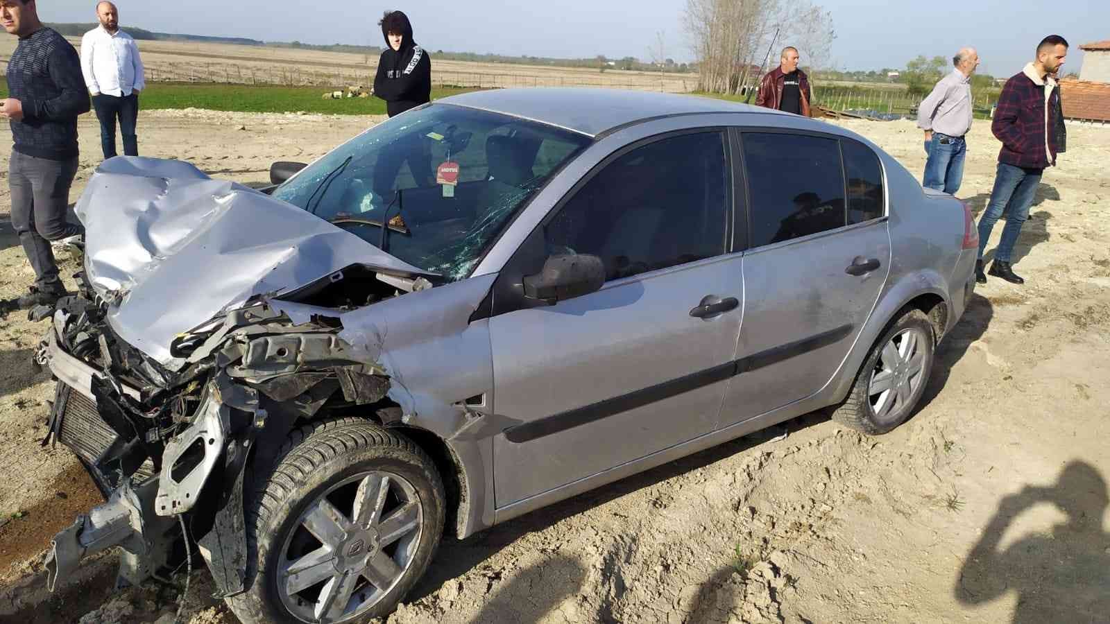 Samsun'da otomobil ile traktör çarpıştı: 4 yaralı
