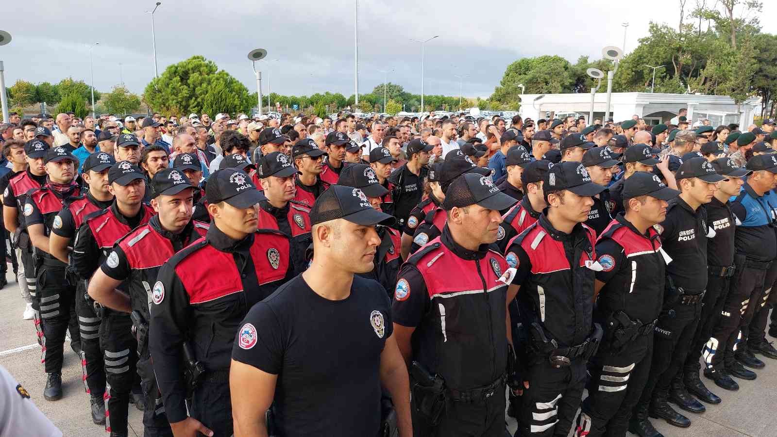 Kalbine yenik düşen polis için tören düzenlendi
