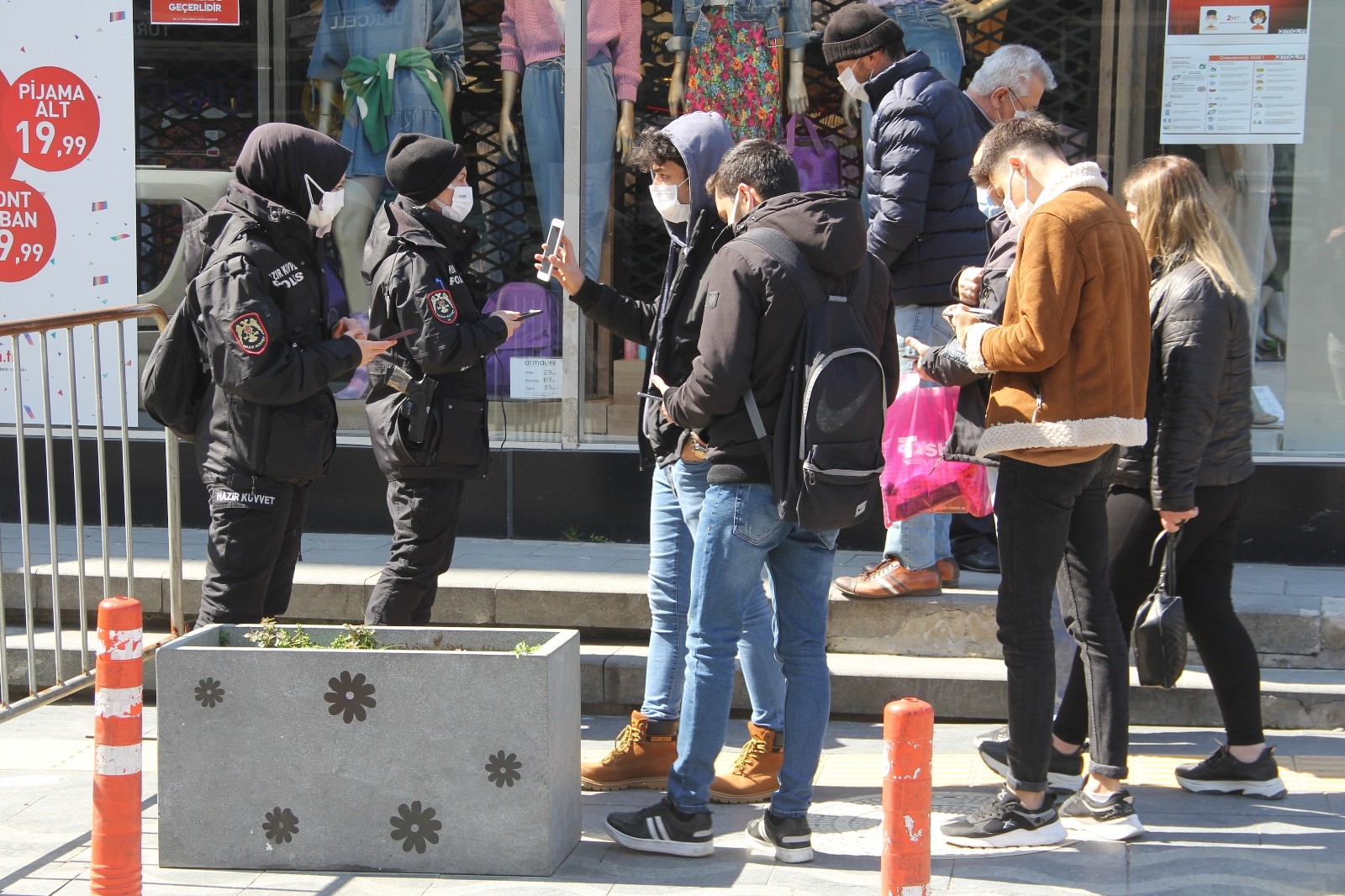 Virüsün zirve yaptığı Samsun'a Ankara ve İstanbul'dan polis takviyesi
