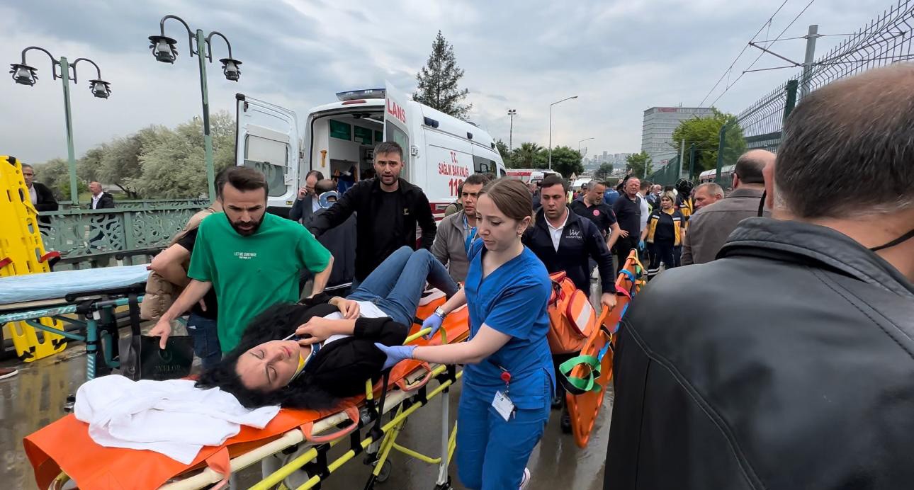 Samsun'da tramvaylar çarpıştı: 1'i ağır 14 yaralı
