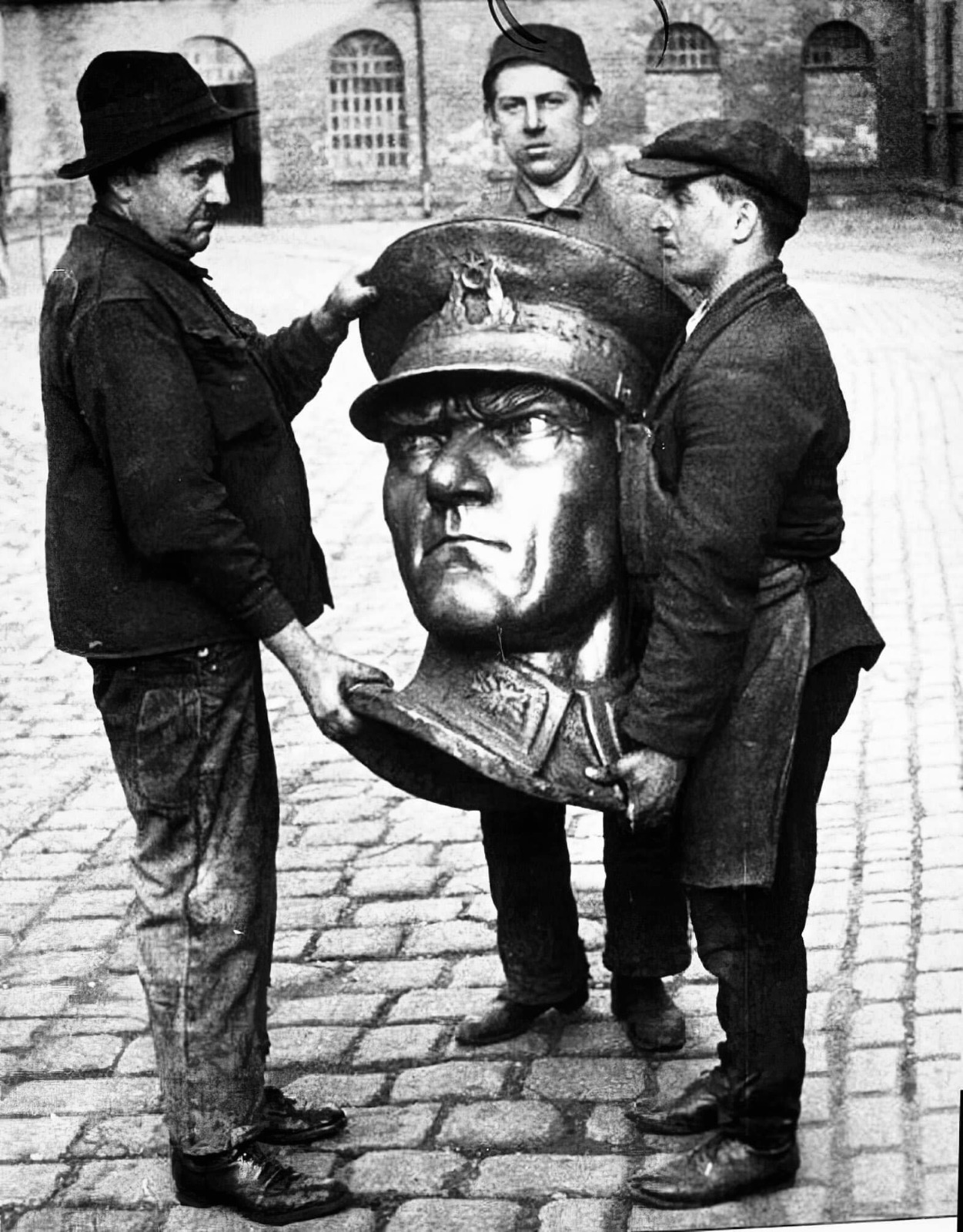 Dünden bugüne Onur Anıtı