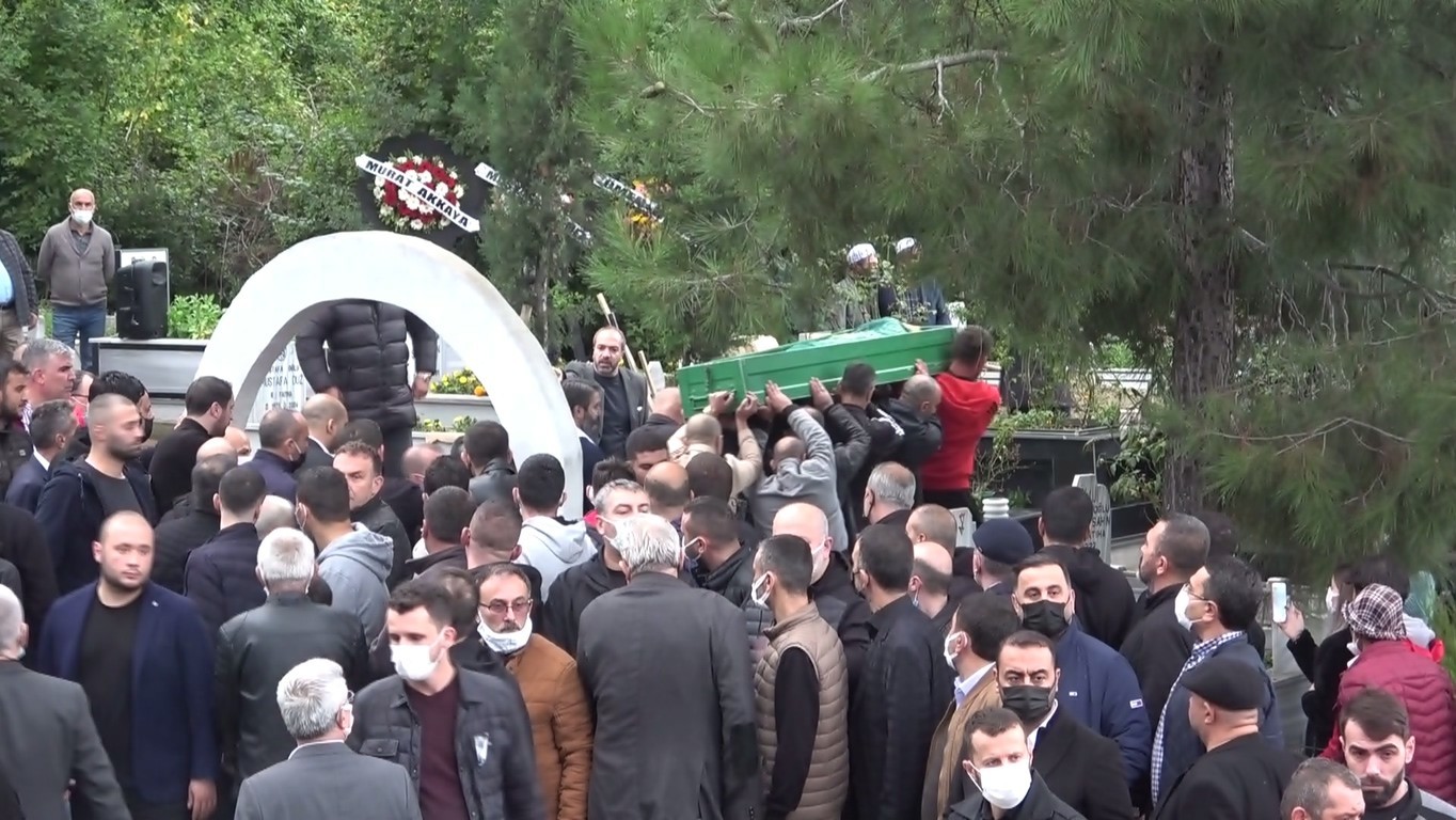 Yeraltı dünyasının ünlü ismi Sedat Şahin kardeşinin cenazesine katıldı
