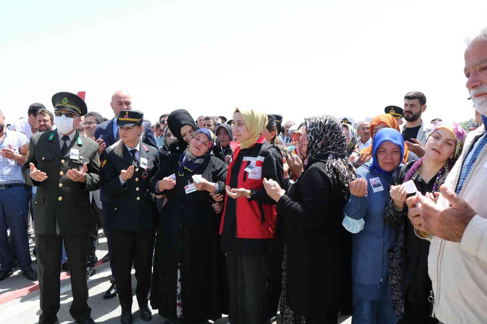 Samsun şehidini gözyaşları içinde karşıladı
