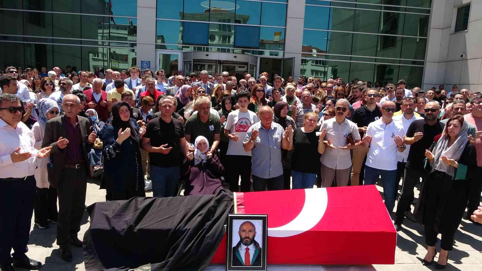 Ordu 4 aracın karıştığı kazada ağır yaralanan avukat, hayatını kaybetti
