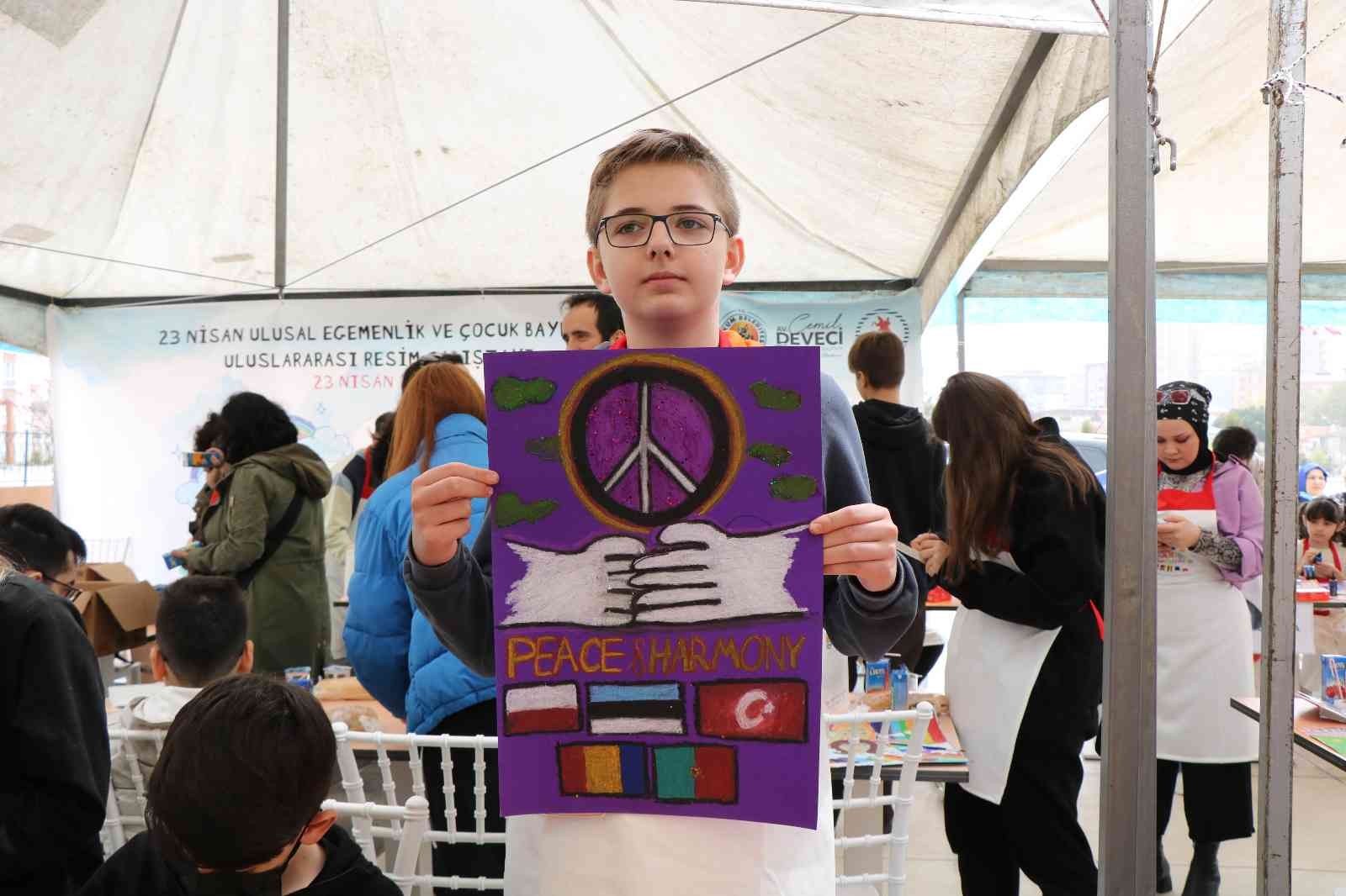 5 ülkeden gelen çocuklar barışın resmini çizdi
