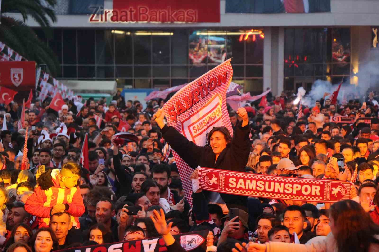 Samsunspor'dan coşkulu şampiyonluk kutlaması
