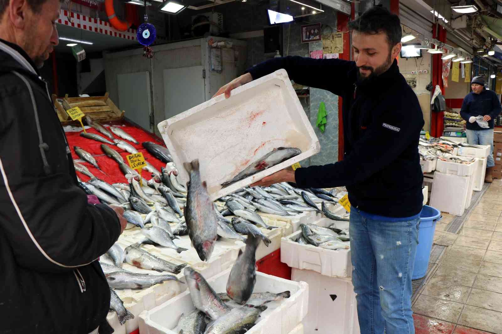 Balık tezgahları kültür balıklarına kaldı
