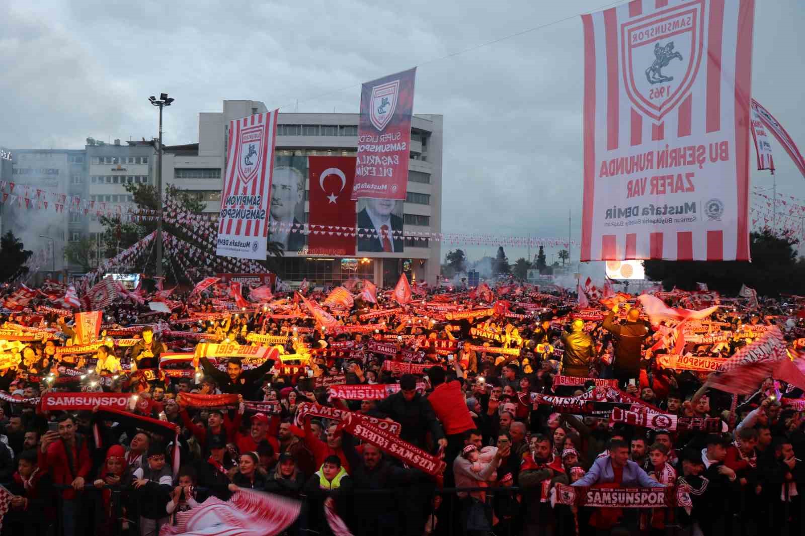 Samsunspor'dan coşkulu şampiyonluk kutlaması
