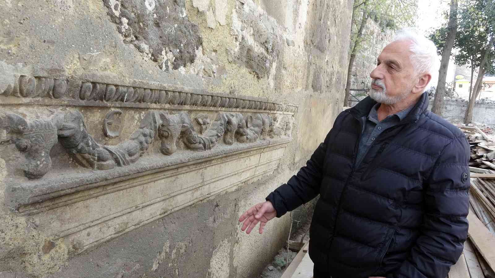 Sinop Kalesi'nin surlarında 2 bin 500 yıllık kırlent ortaya çıktı
