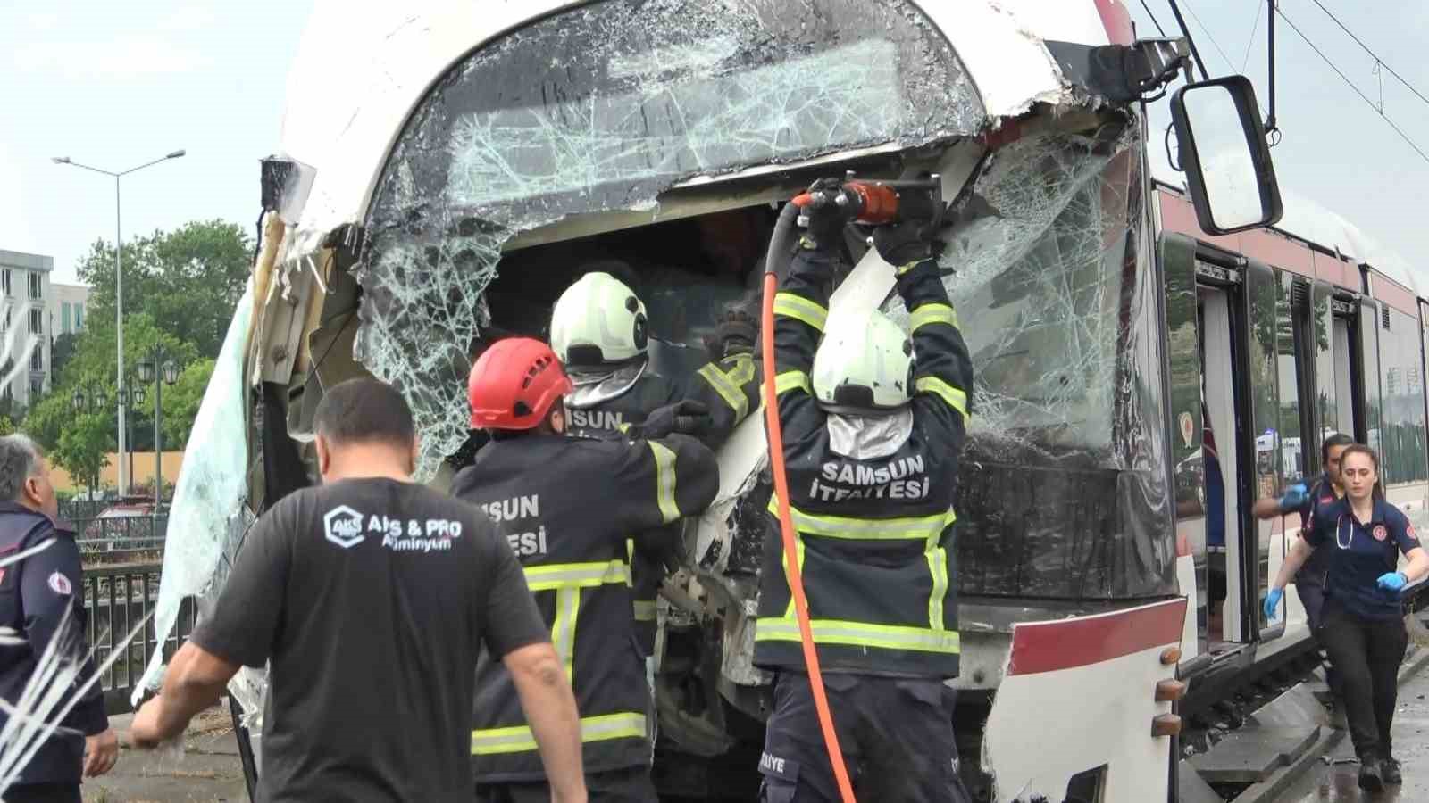 26 kişinin yaralandığı tramvay kazası havadan görüntülendi
