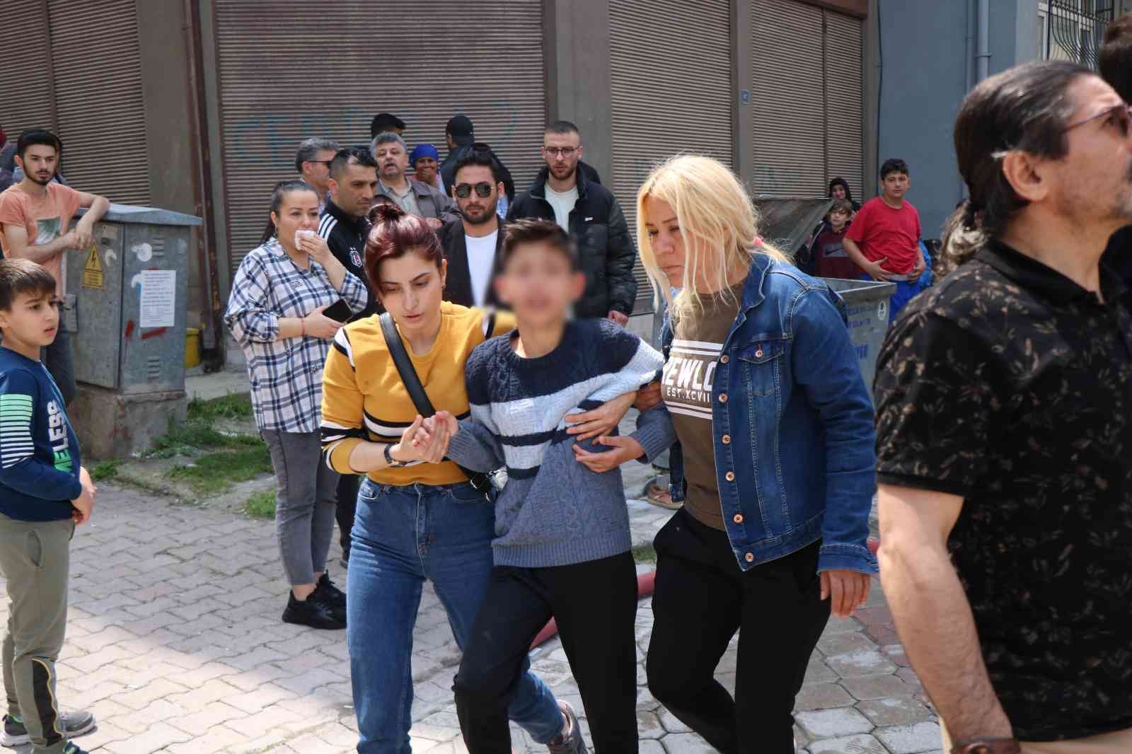 Yangında can pazarı: Uyuyakalan çocuk son anda kurtarıldı
