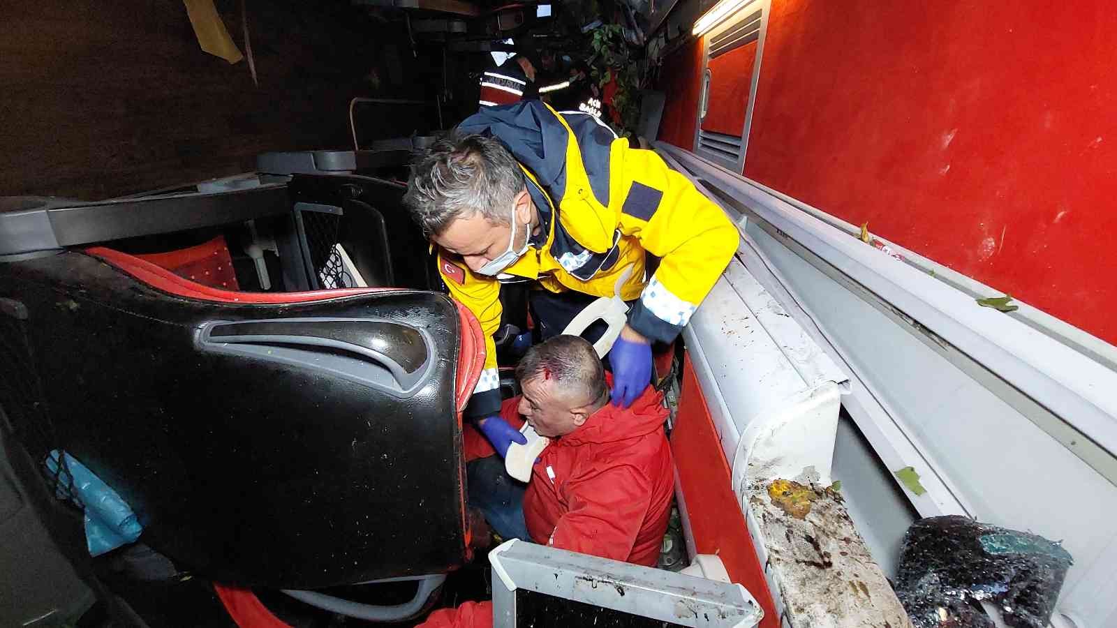 Samsun'da yolcu otobüsü 150 metreden dereye yuvarlandı: Ölü ve yaralılar var
