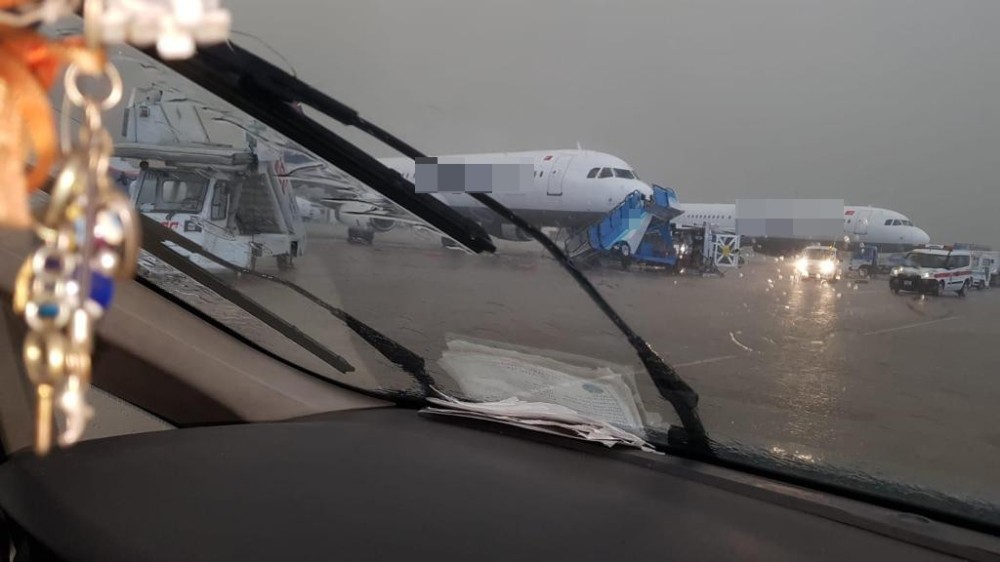 Antalya Havalimanı'nda hortum: 11 yaralı
