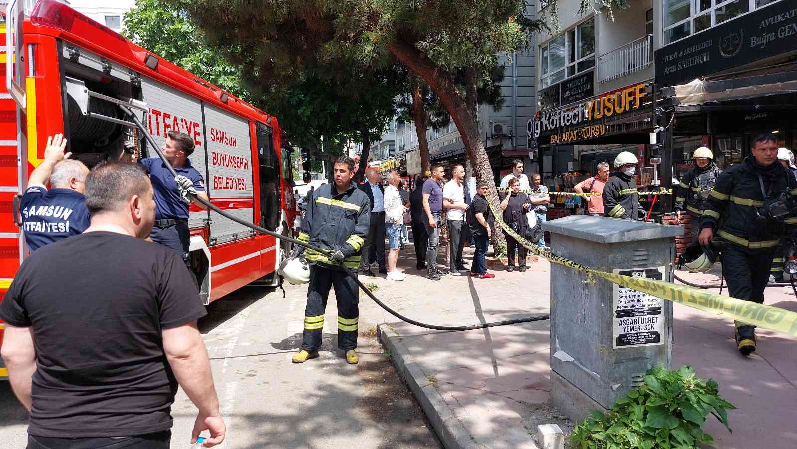 Samsun'da yangında 4 kişi dumandan etkilendi
