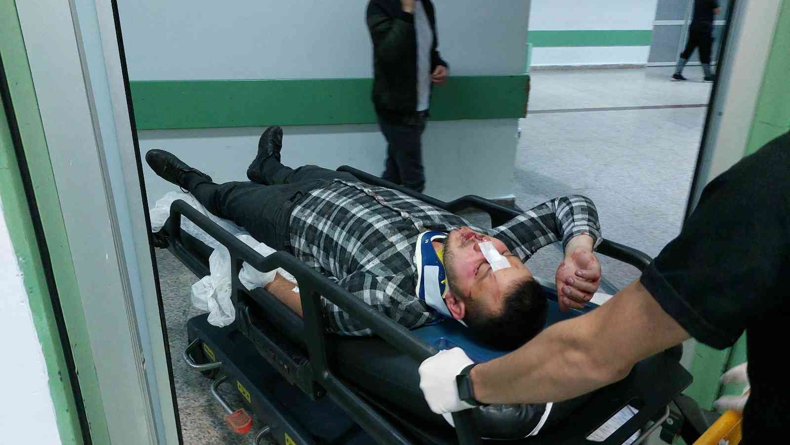 Kazada 2 aylık eşi ölen kadın yaralı halde sedyeden fırlayıp feryat etti
