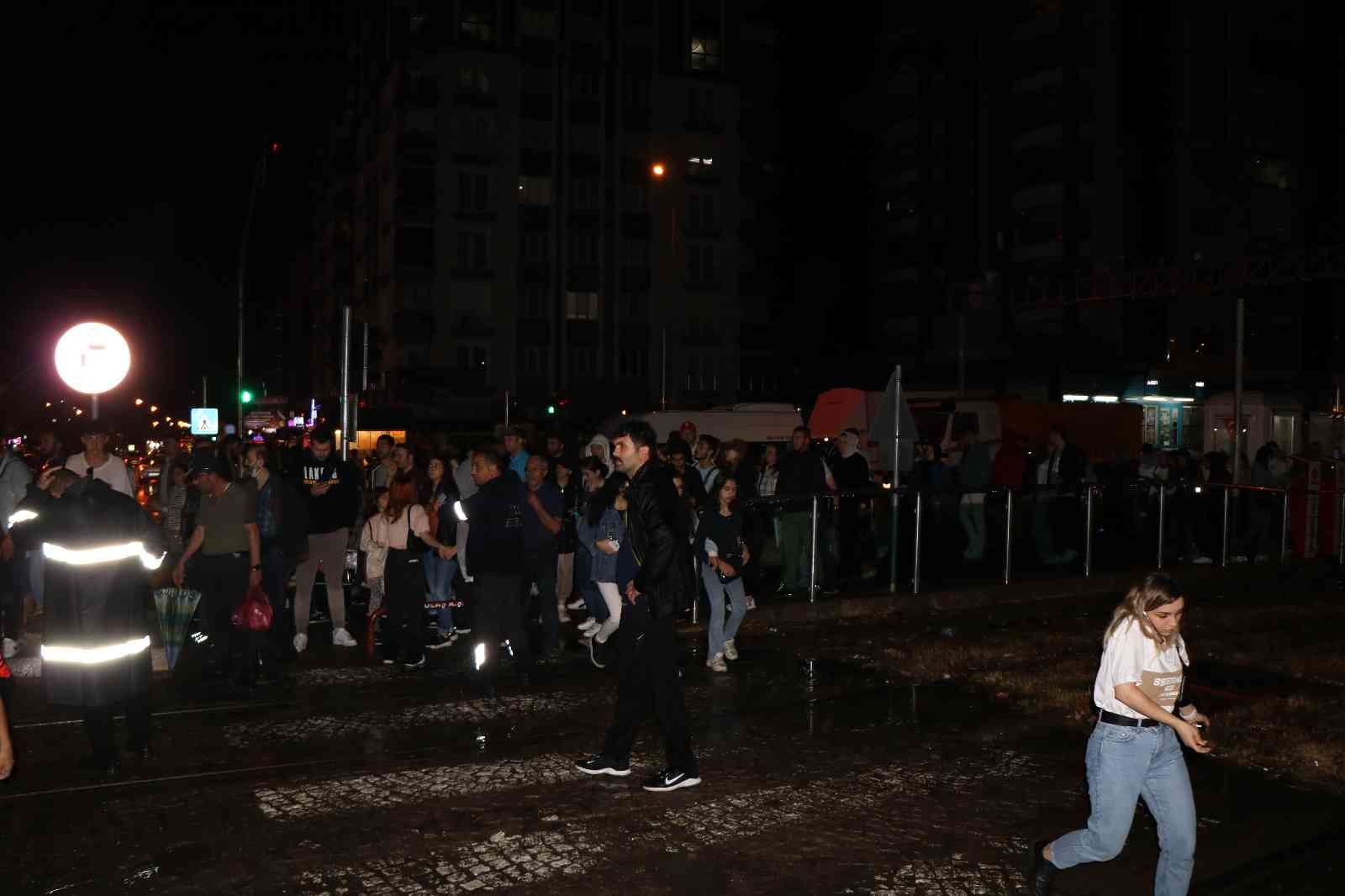 Samsun'u sağanak vurdu, hayat felç oldu
