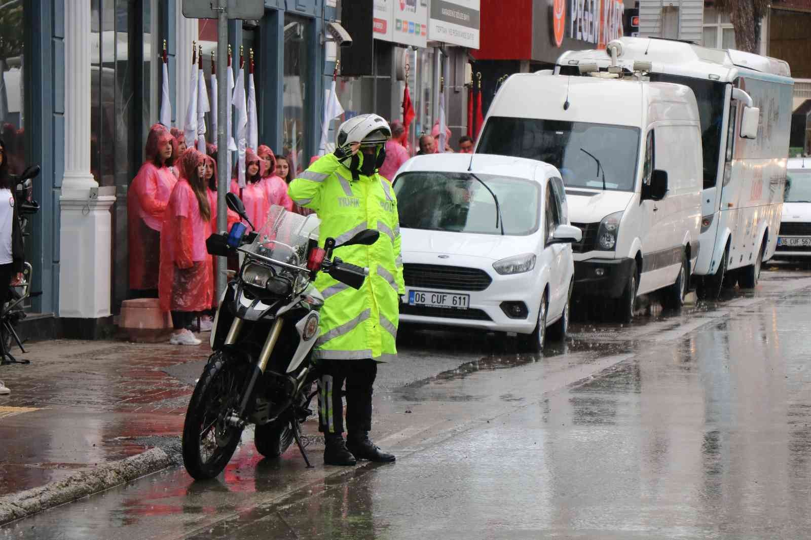 Samsun'da 19 Mayıs kutlamaları yağmur altında başladı
