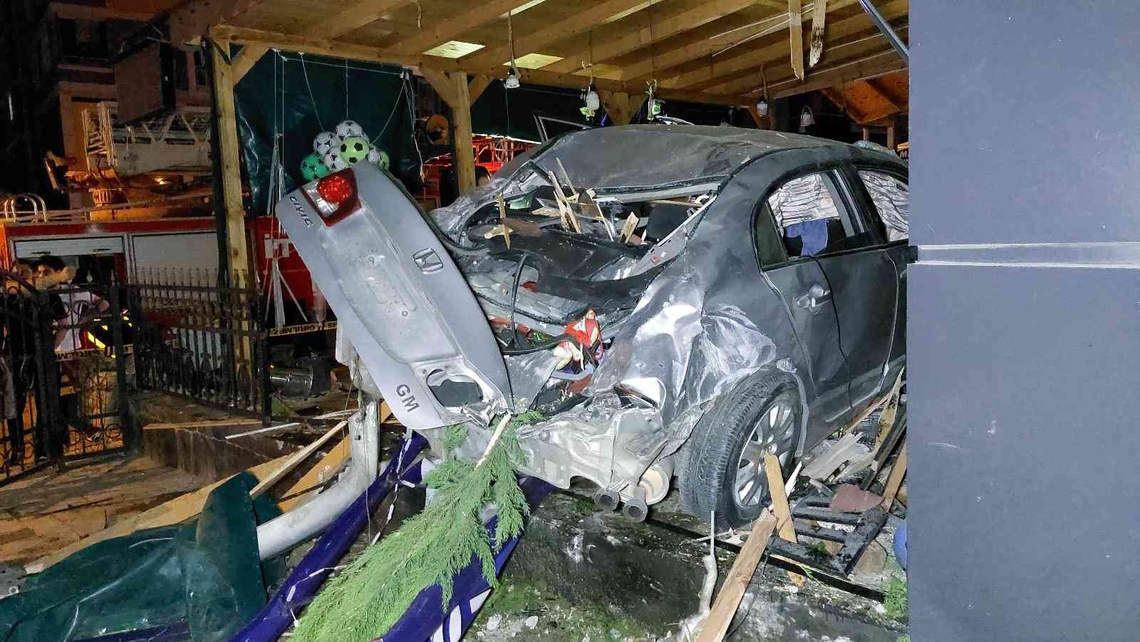 Samsun'da 25 metre takla atan otomobil şarküteri dükkanına çarptı: 2 ölü
