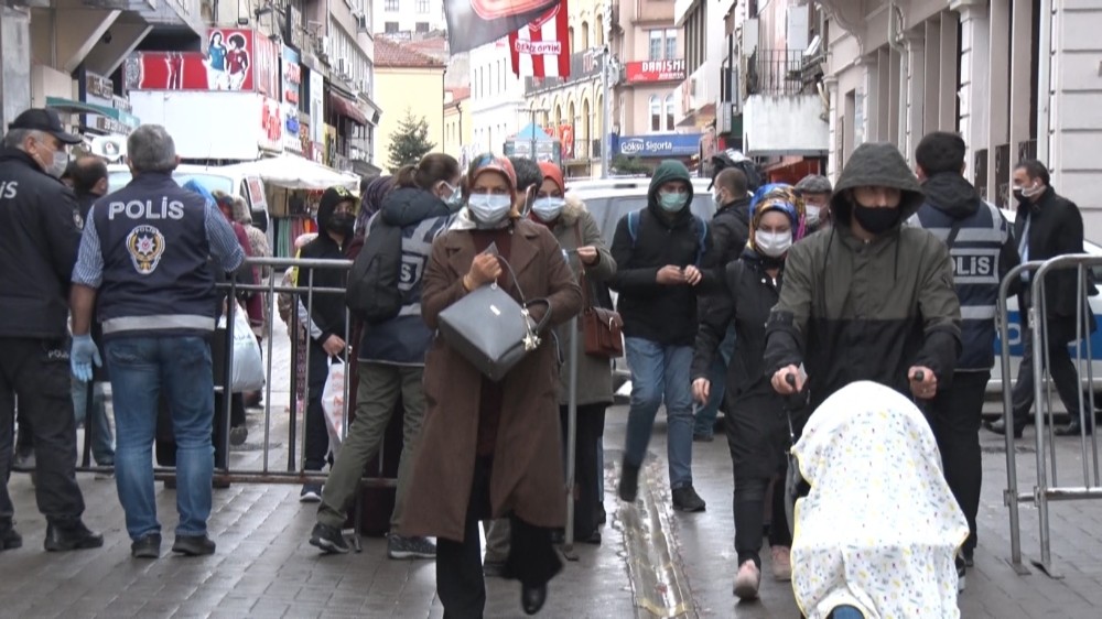 Vaka şampiyonu Samsun'da sokaklarda dikkat çeken kalabalık
