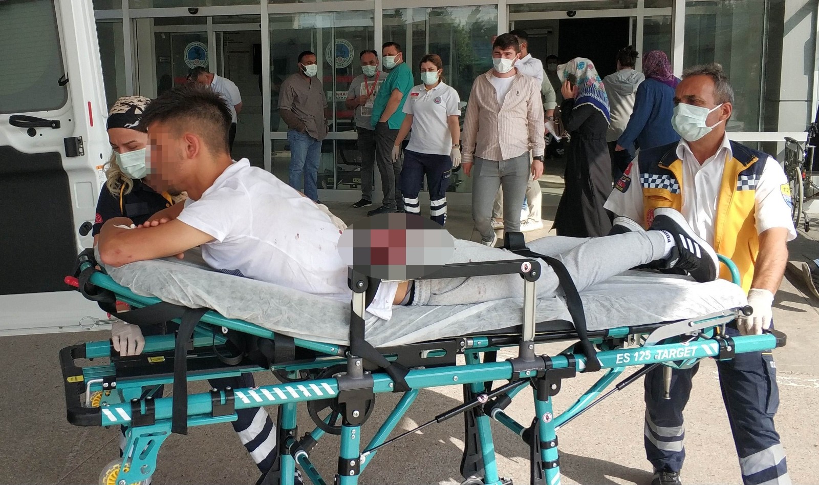 Samsun'da gençlerin bıçaklı kavgasında 3 kişi yaralandı
