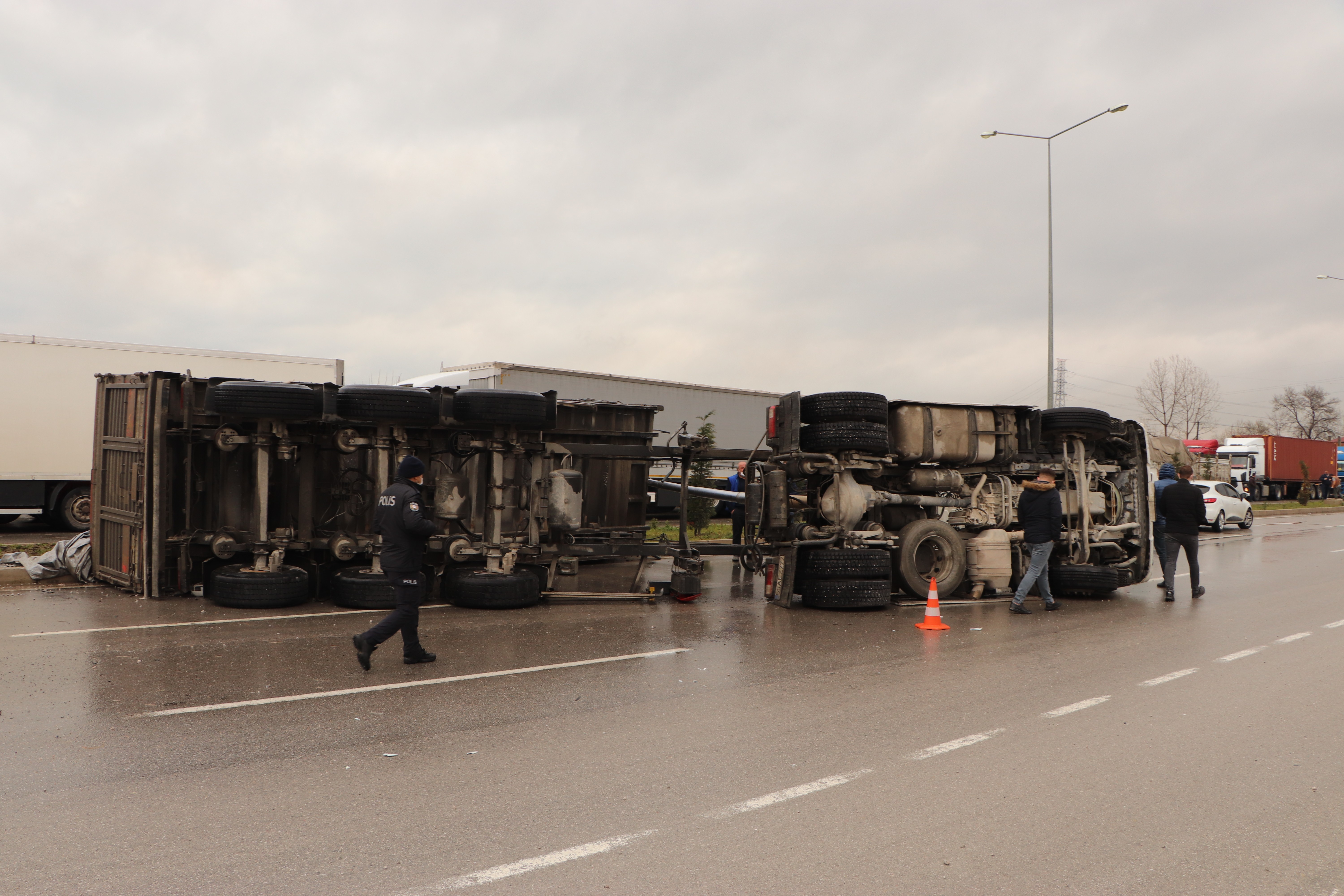 Samsun'da kamyon felaketi! Damperi açıldı