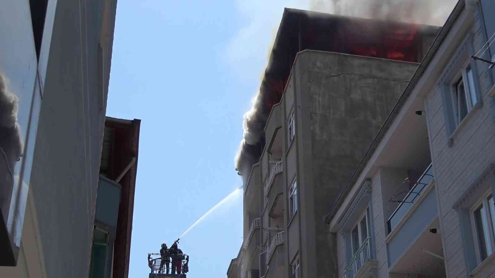 Yangında can pazarı: Uyuyakalan çocuk son anda kurtarıldı
