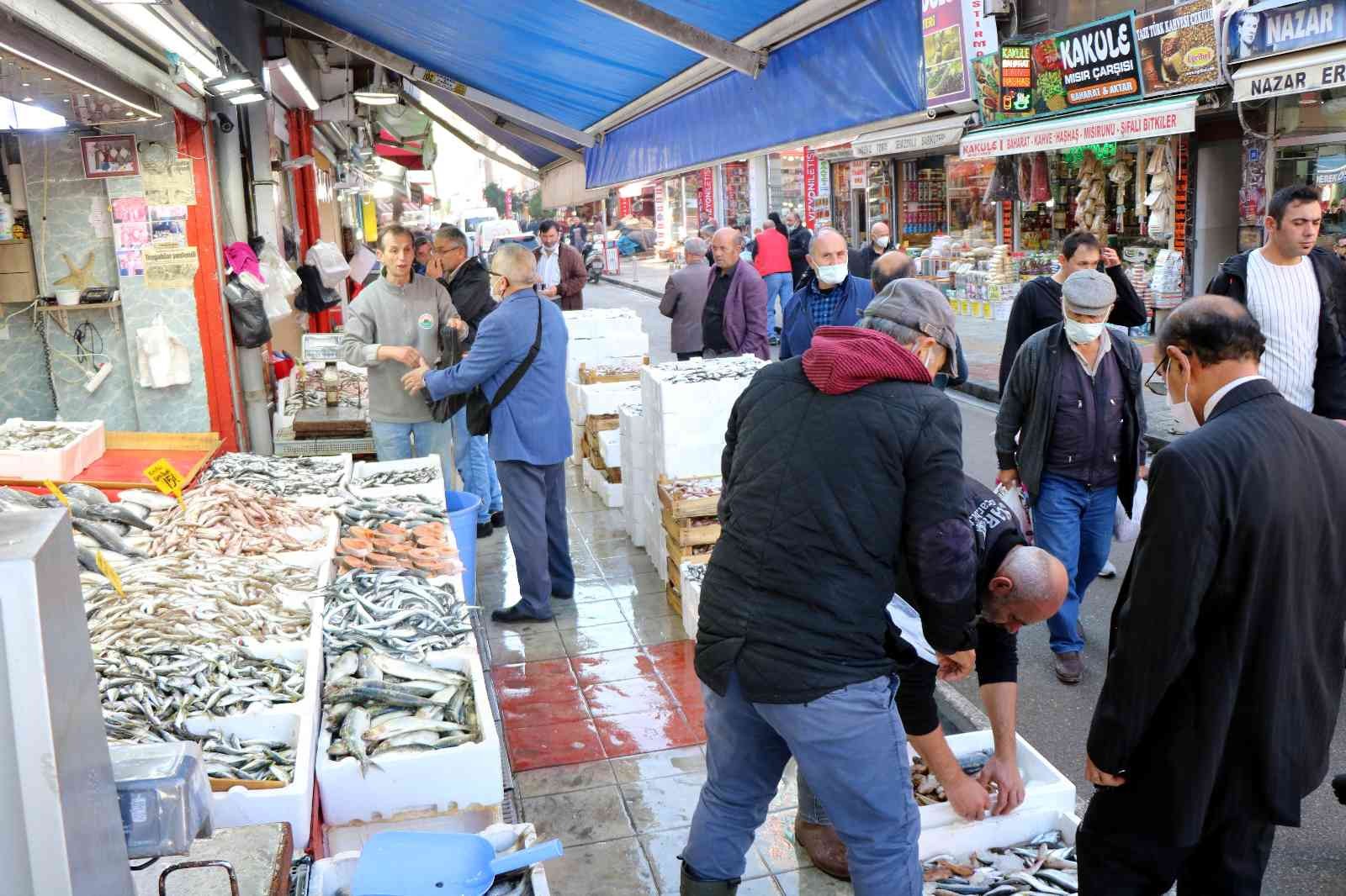 Karadeniz'deki hamsi bolluğu Samsun'daki fiyatlara yansımıyor
