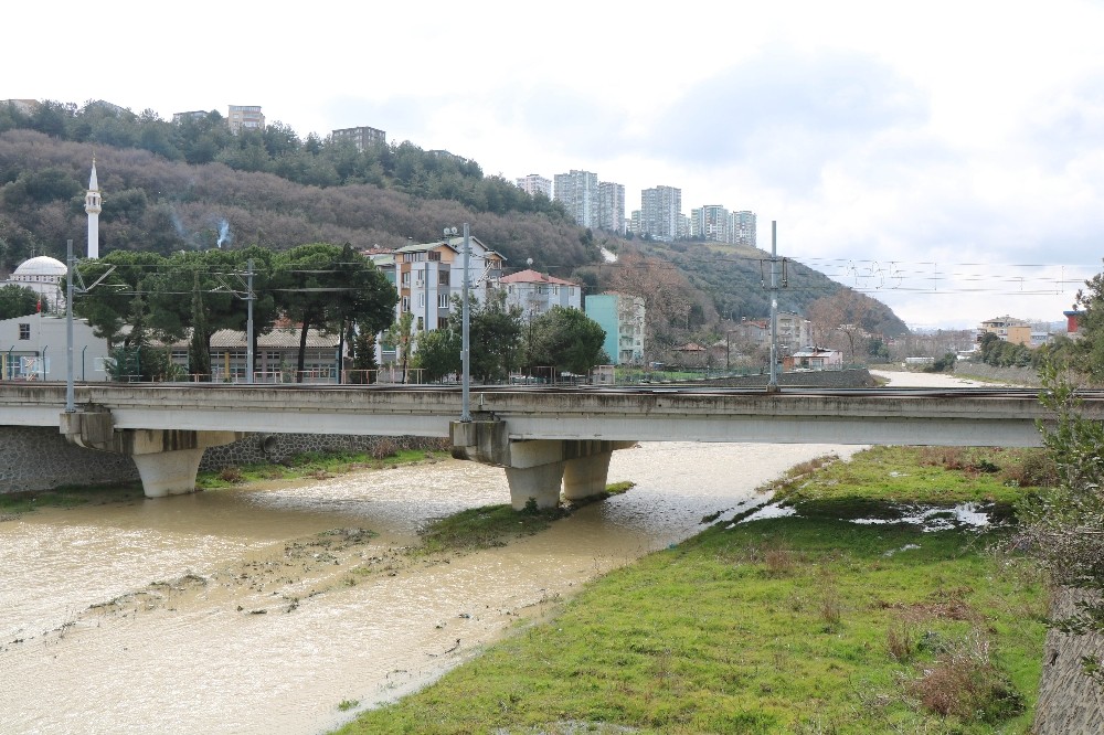 Samsun'da metre kareye 31,8 kg yağış düştü, dereler coştu
