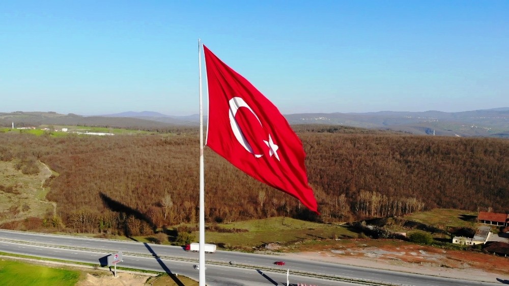 Türkiye'nin en büyük bayrağı Samsun'da dalgalanıyor
