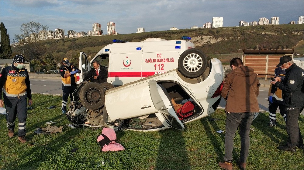 Samsun'da kaza yapan polis ölümden döndü
