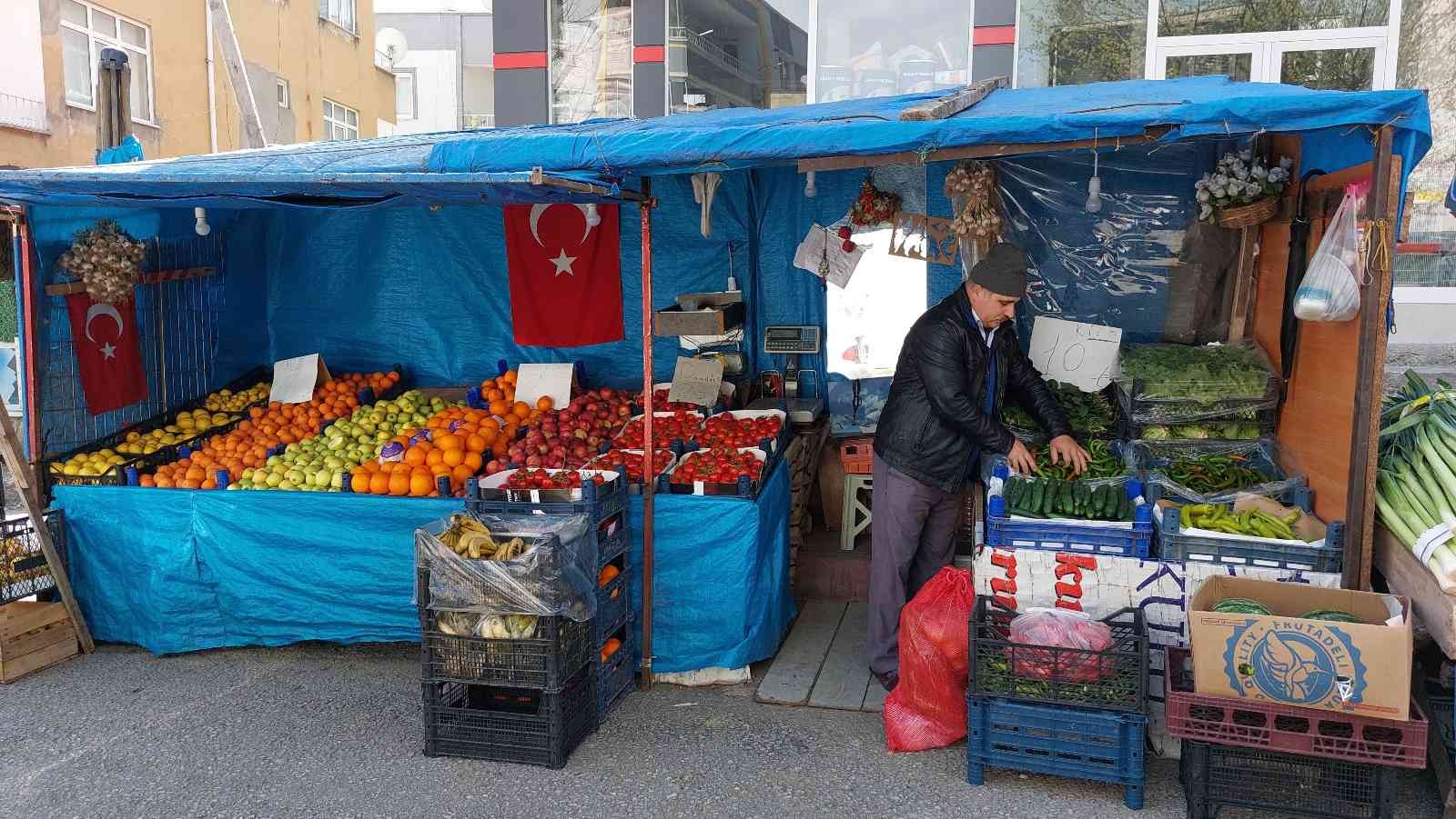 Domates ve portakalı çalınan manav hırsıza seslendi: "Ramazan günü ayıp, isteseydin verirdik"
