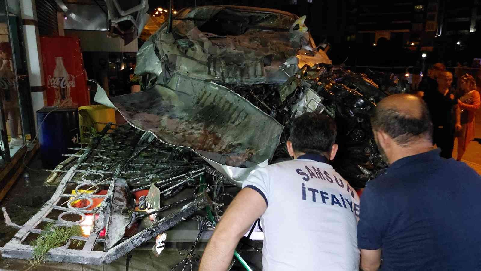 Samsun'da 25 metre takla atan otomobil şarküteri dükkanına çarptı: 2 ölü
