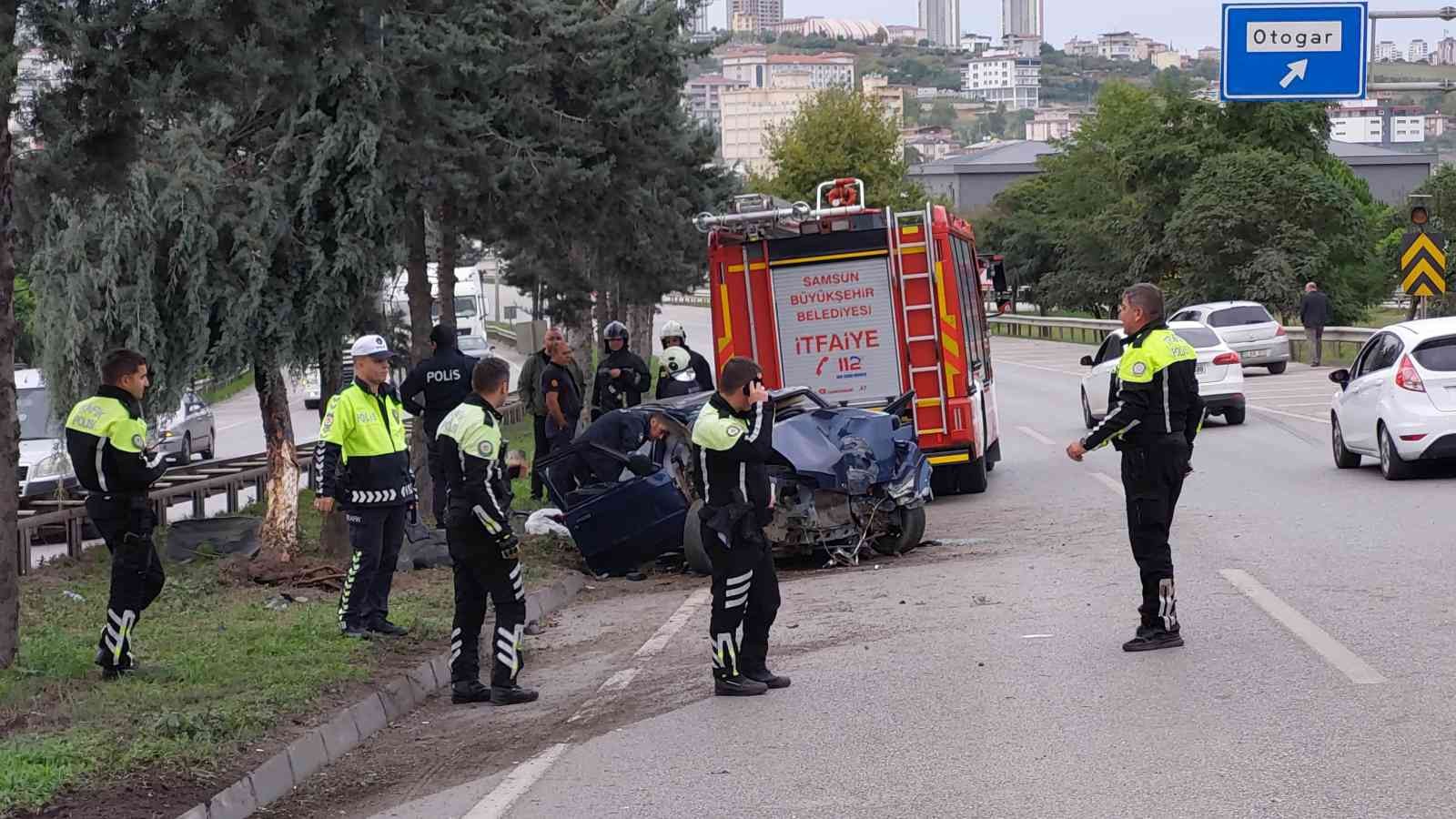 Kazada 2 aylık eşi ölen kadın yaralı halde sedyeden fırlayıp feryat etti

