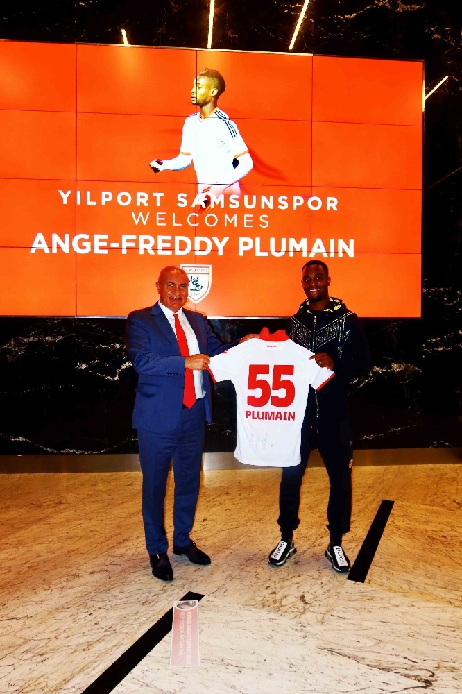 Samsunspor yıldız futbolcu ile sözleşme imzaladı
