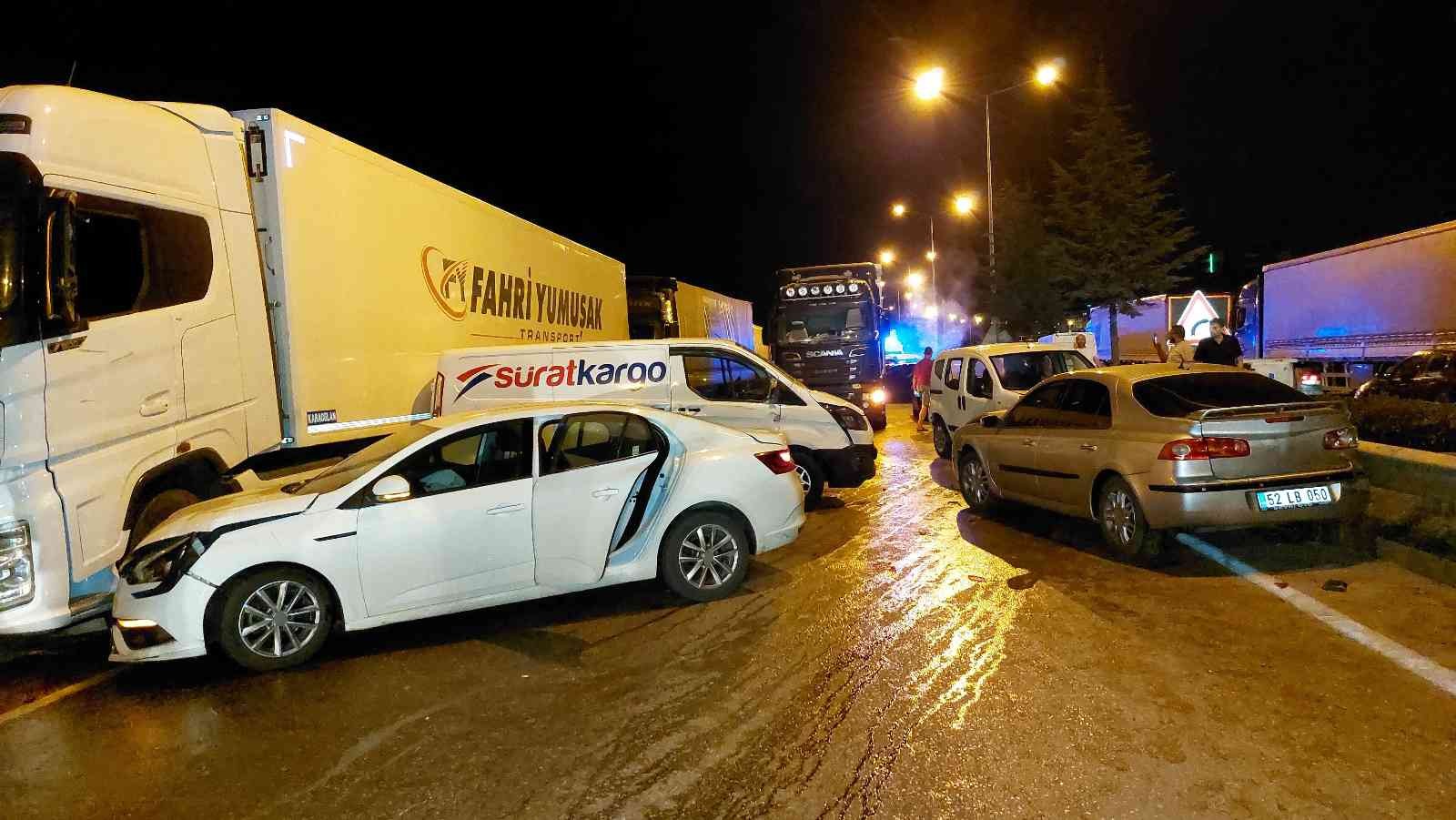 Samsun'da feci kaza: 23 araç birbirine girdi, 18 kişi yaralandı
