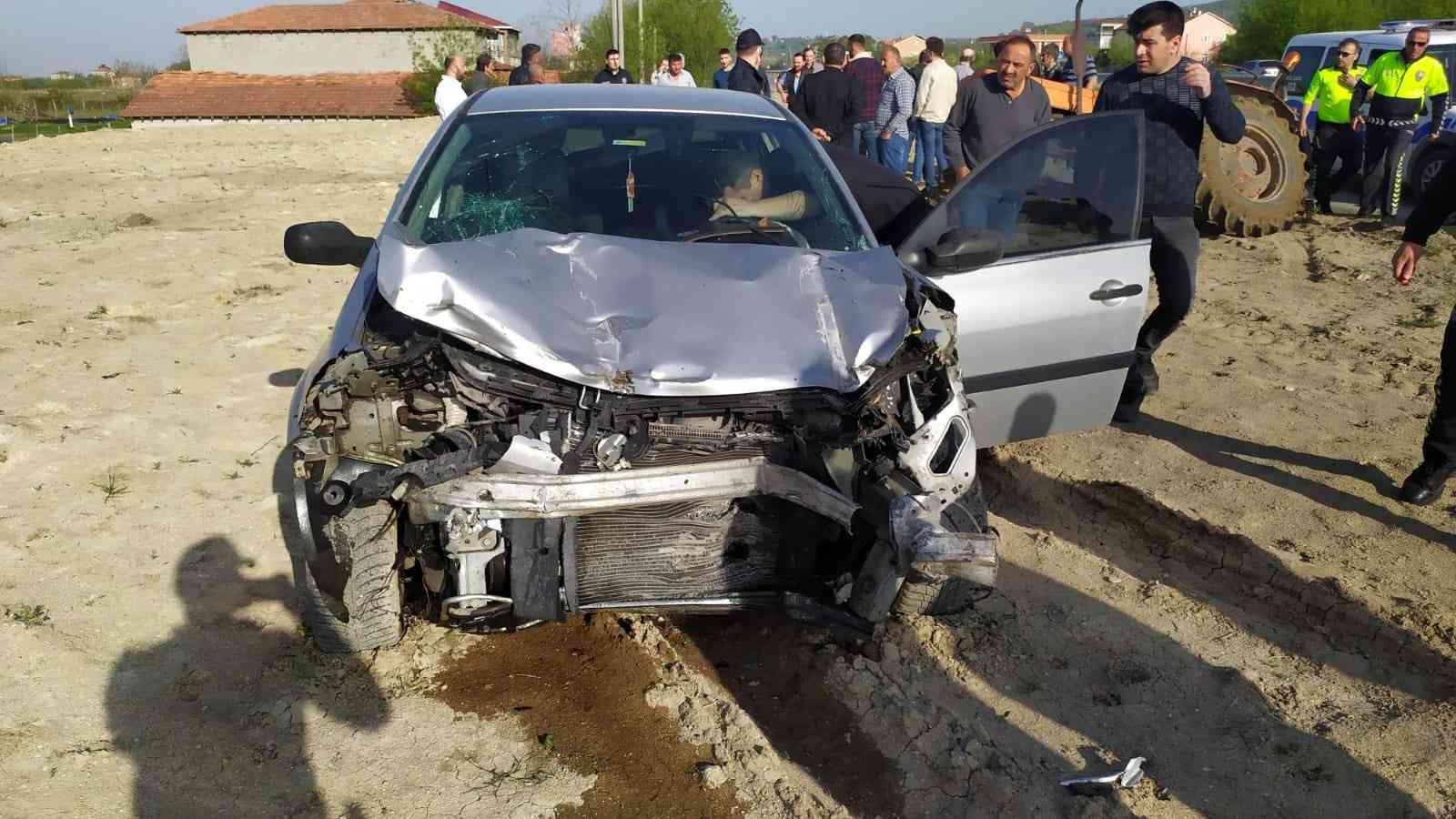 Samsun'da otomobil ile traktör çarpıştı: 4 yaralı
