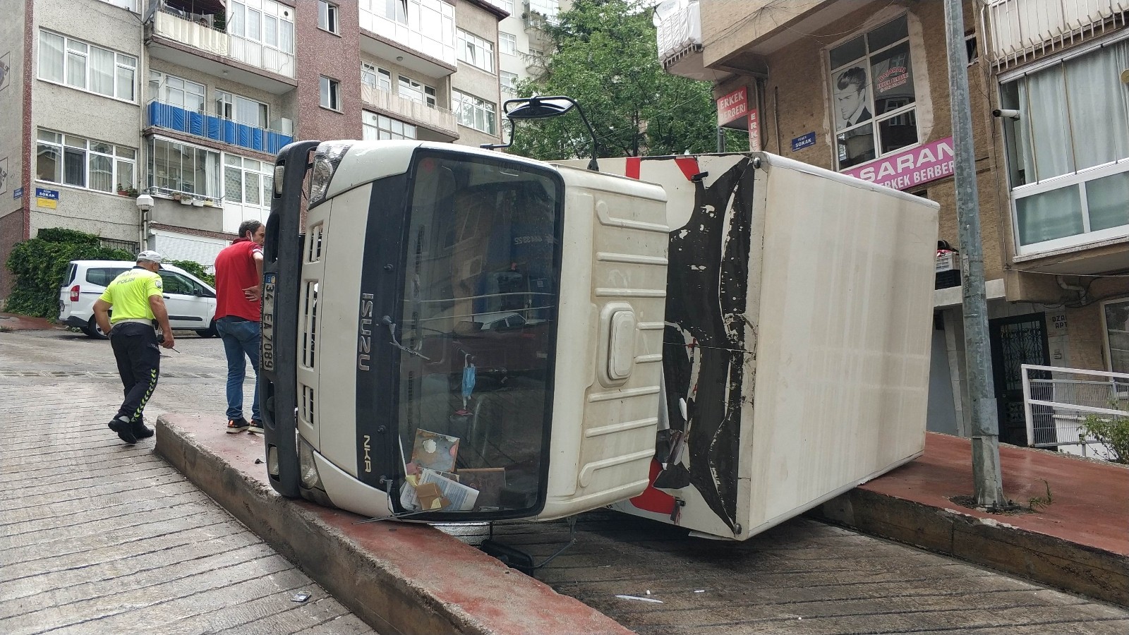 Samsun'da kamyonet devrildi: 1 yaralı
