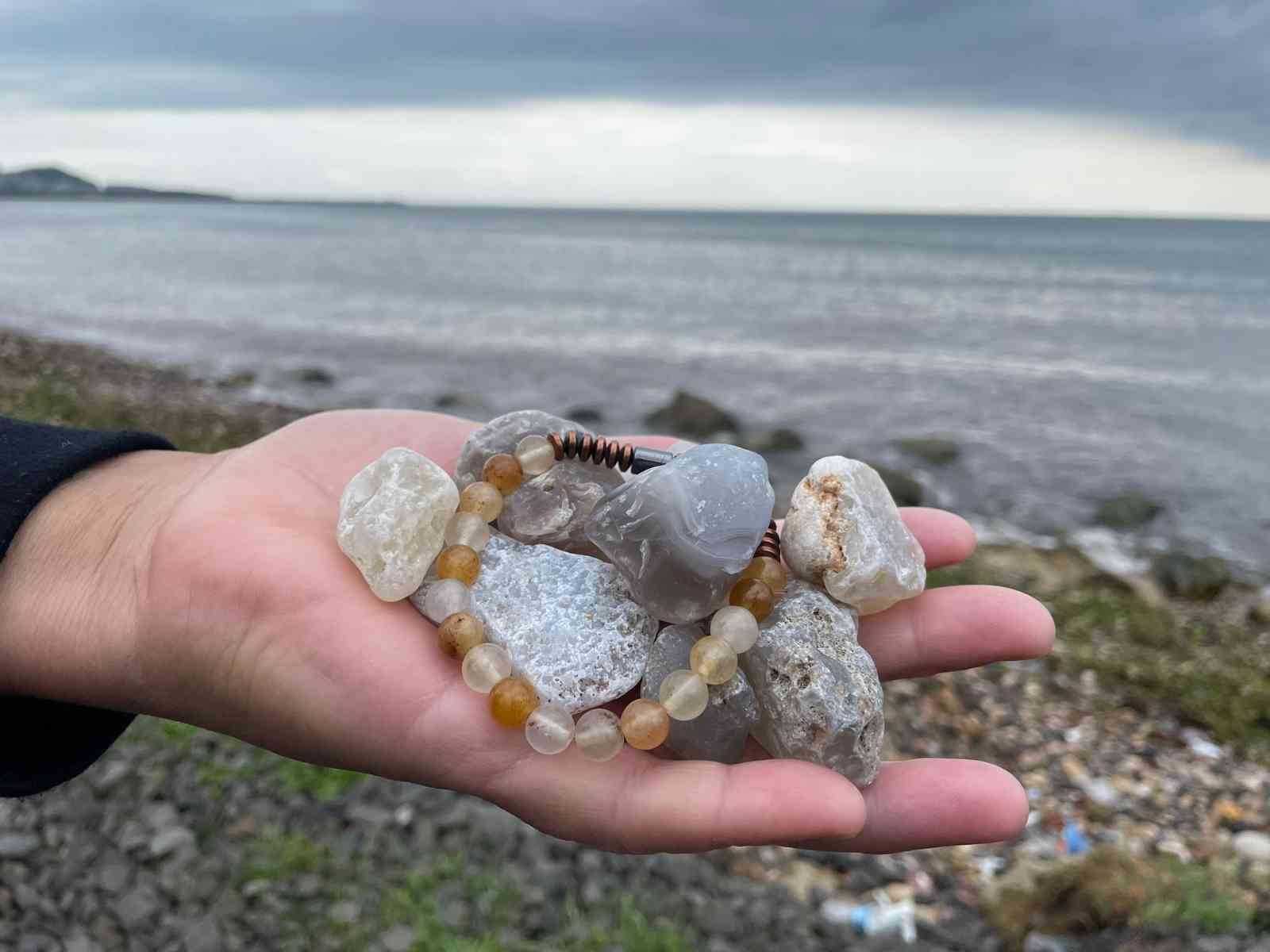 Fatsa sahilindeki değerli taşlar ilgi çekiyor
