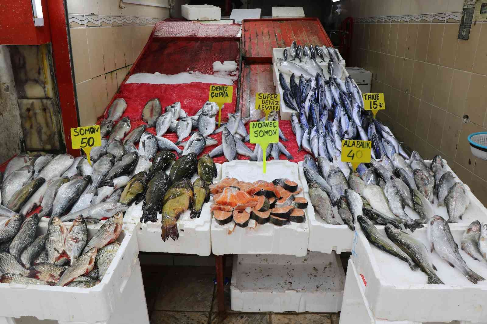 Balık tezgahları kültür balıklarına kaldı
