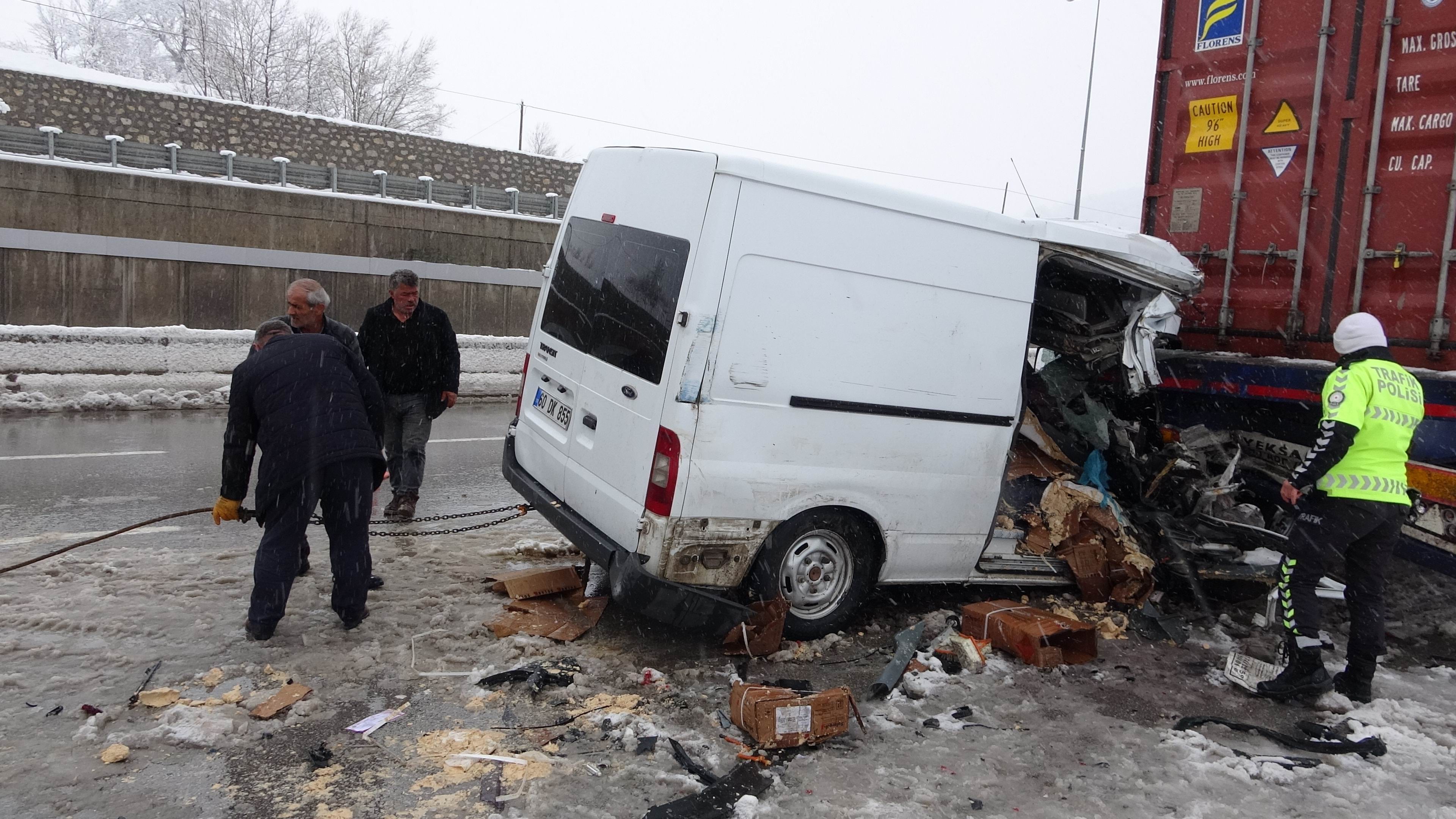 Samsun'da patlayıcı madde yüklü minibüs kaza yaptı! Ölü ve yaralı var