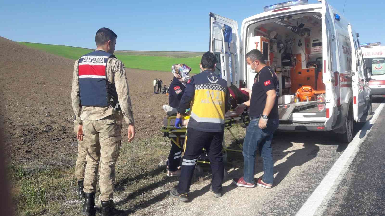 Amasya'da takla atan otomobil tarlaya uçtu: 4 yaralı
