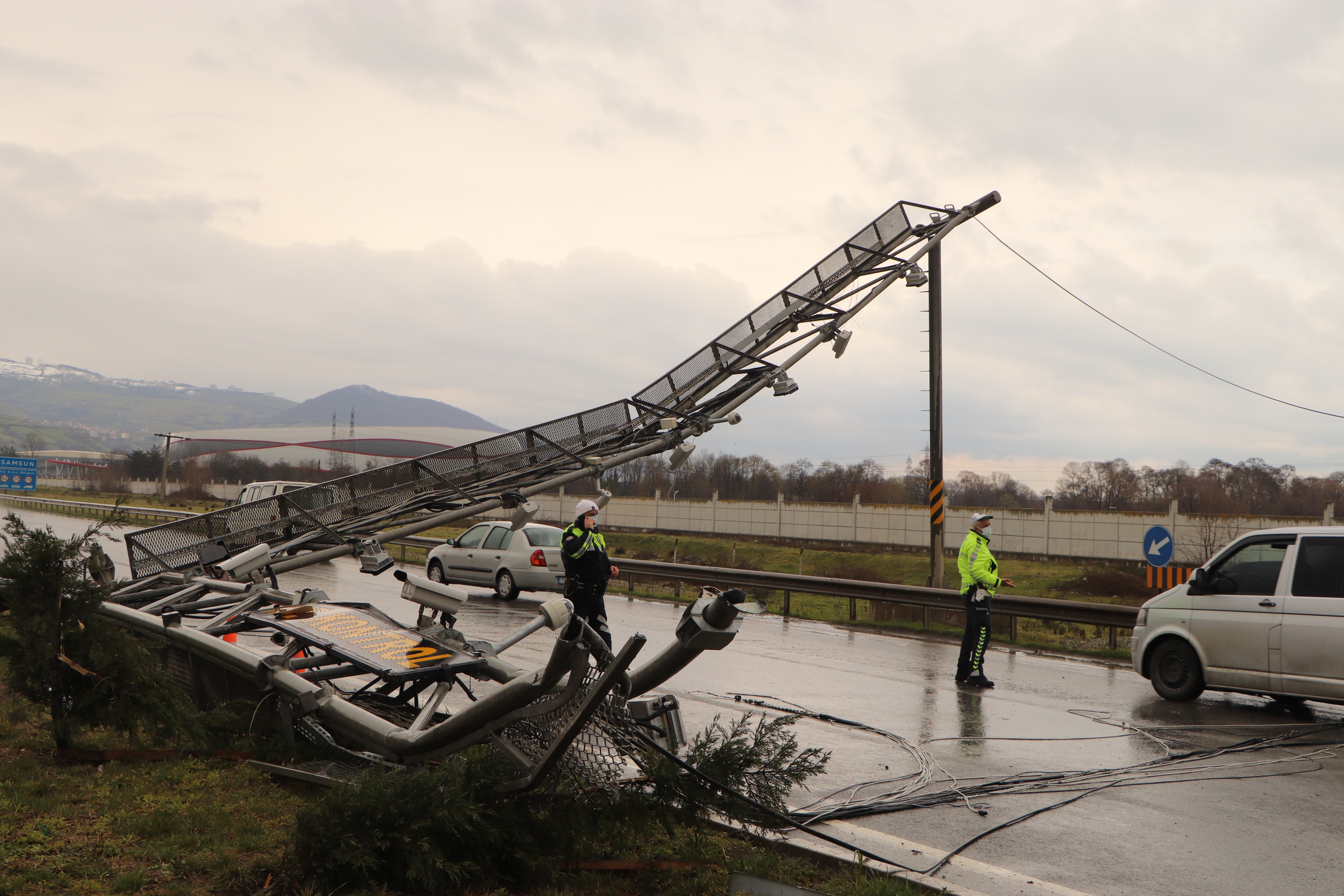Samsun'da kamyon felaketi! Damperi açıldı