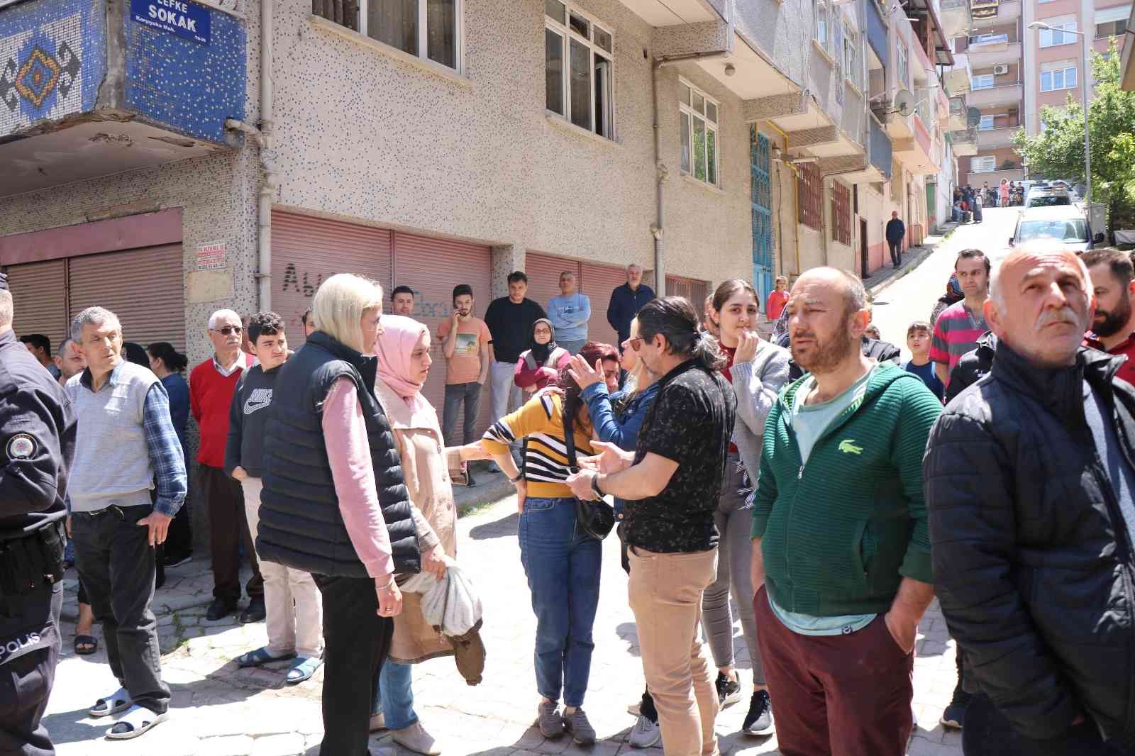 Yangında can pazarı: Uyuyakalan çocuk son anda kurtarıldı
