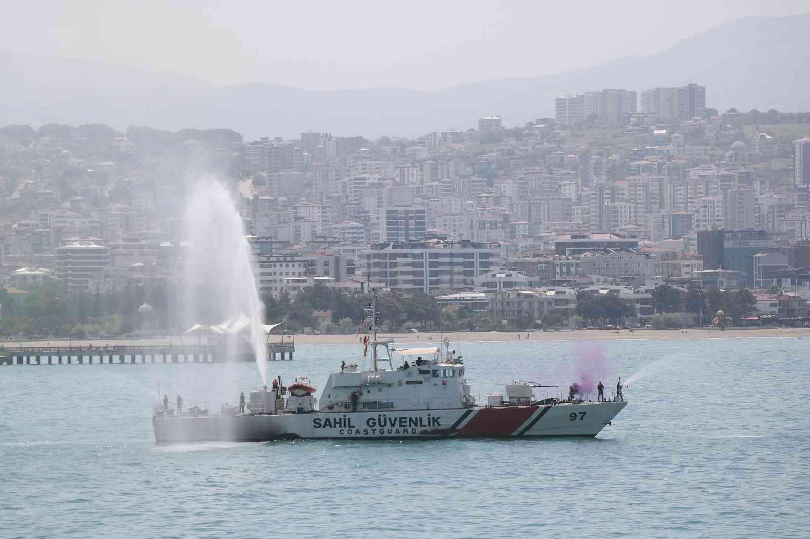 Sahil Güvenlik'ten nefes kesen kurtarma tatbikatı
