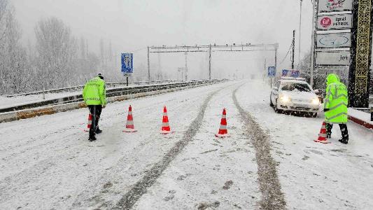 Tokat - Sivas kara yolu ulaşıma kapandı
