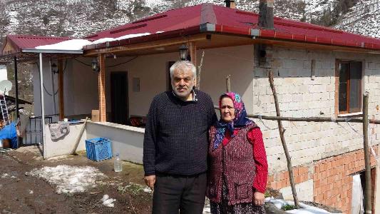 Heyelan umutlarını yok etti: 3 ay önce taşındıkları yeni evlerini boşalttılar
